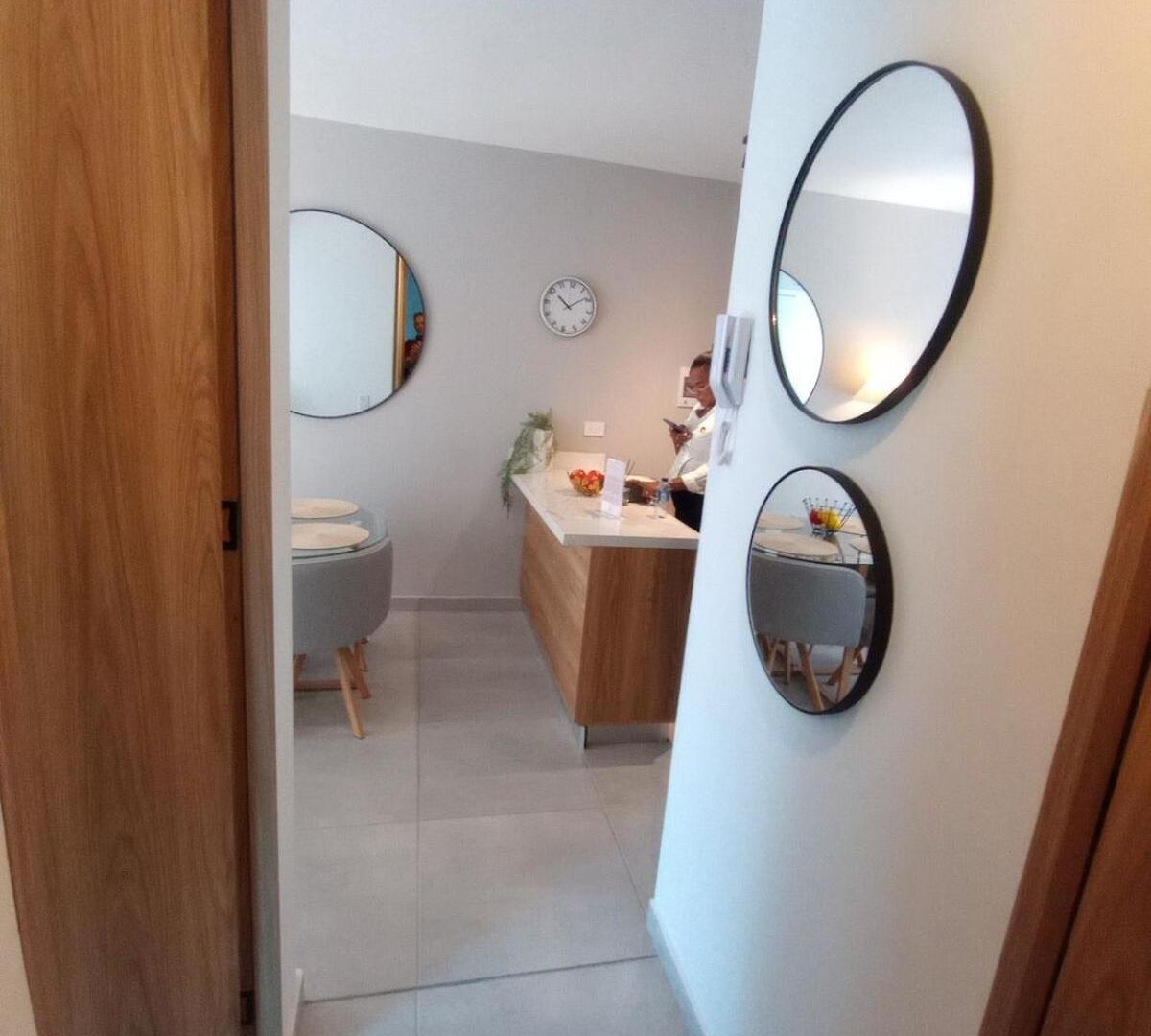 Apartamento 2 2 Banos En Edificio Confortable Piscina, Gym, Coworking, Salon, Parqueadero, Sobre Avenida Principal *
